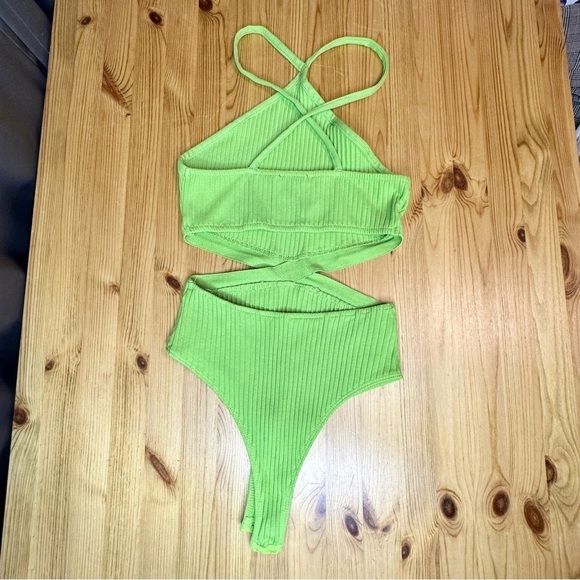 Zara Green Brat Girl Cutout Halter Top Bodysuit Y2K Ribbed Women’s Size Small - Picture 11 of 13